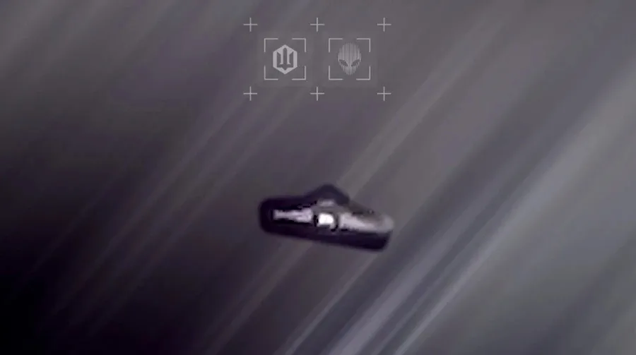 Dronă interceptoare în acțiune pe fundalul cerului.