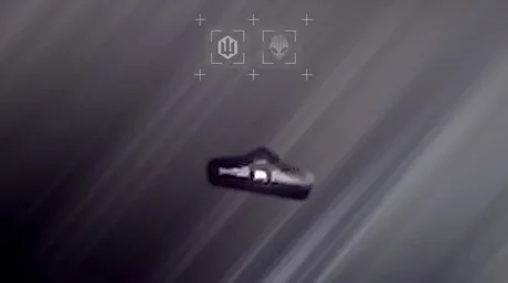 Dronă interceptoare în acțiune pe fundalul cerului.