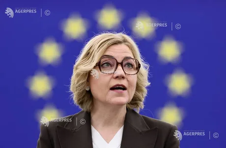 Reprezentant al Comisiei Europene discutând despre reglementările DSA.