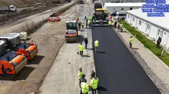 Lucrări de asfaltare pe Autostrada Unirii A8 în Târgu Mureș.