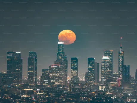 Oraș lunar construit de SpaceX în următorii zece ani, cu Luna ca prioritate.