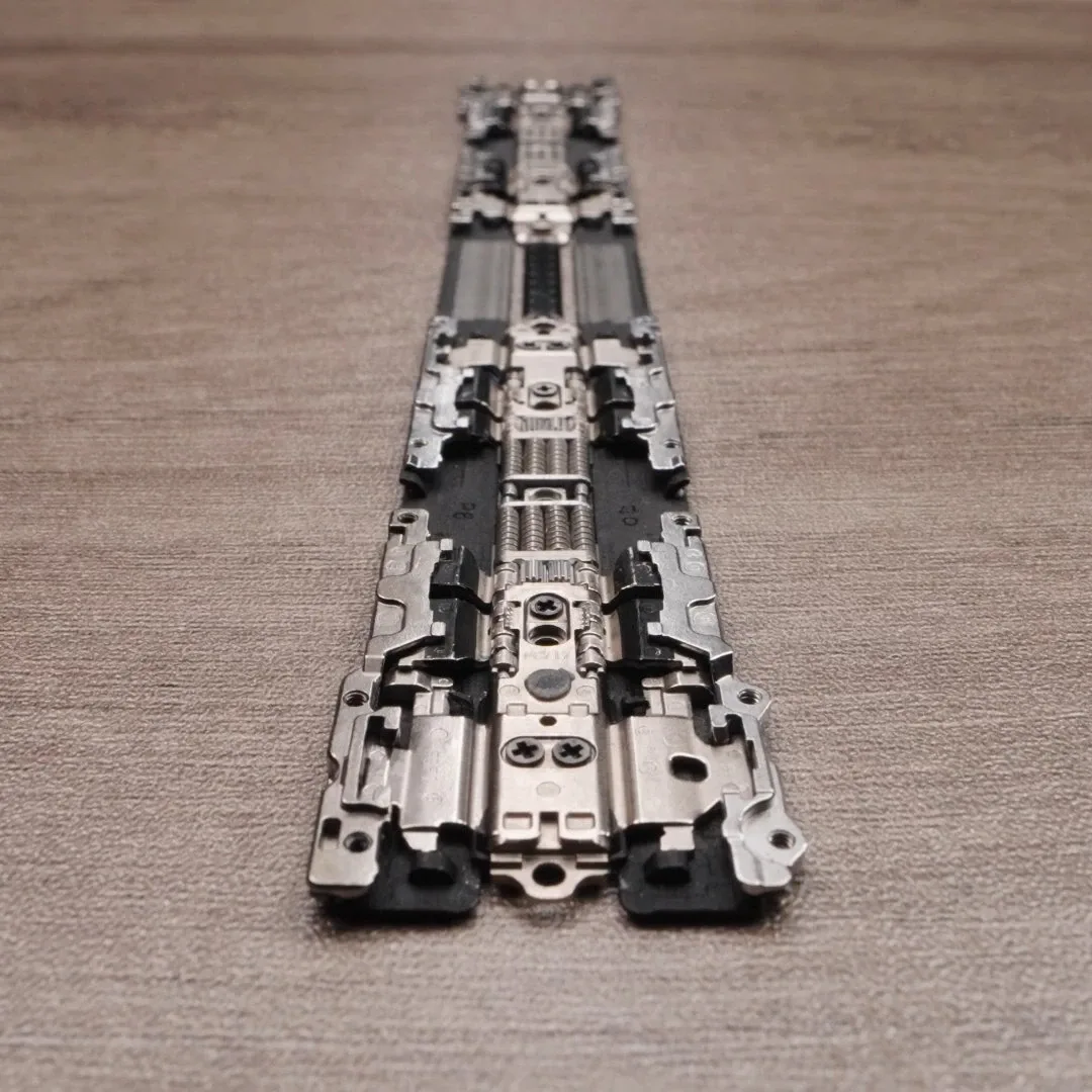 Balamaua robustă a modelului OPPO Find N6, detaliu tehnic.