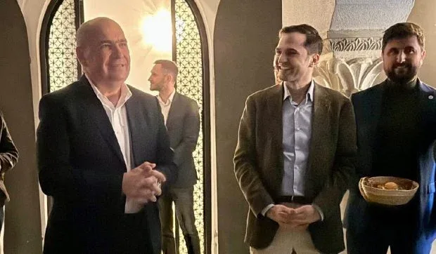 Ilie Bolojan la o reuniune PNL, reafirmându-și poziția de premier în fața presiunilor PSD.