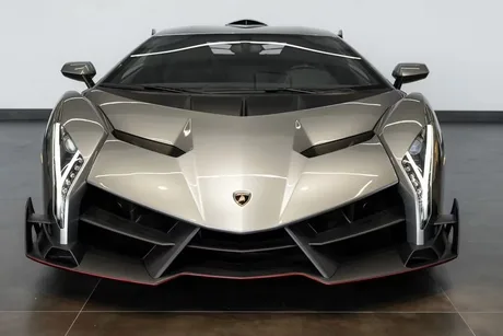 Lamborghini Veneno Coupe, un hypercar rar, expus pentru vânzare.