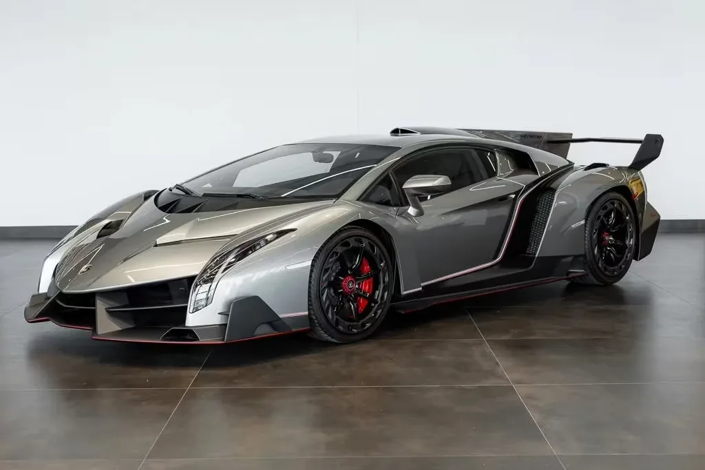 Lamborghini Veneno Coupe expus pentru vânzare, un model extrem de rar.