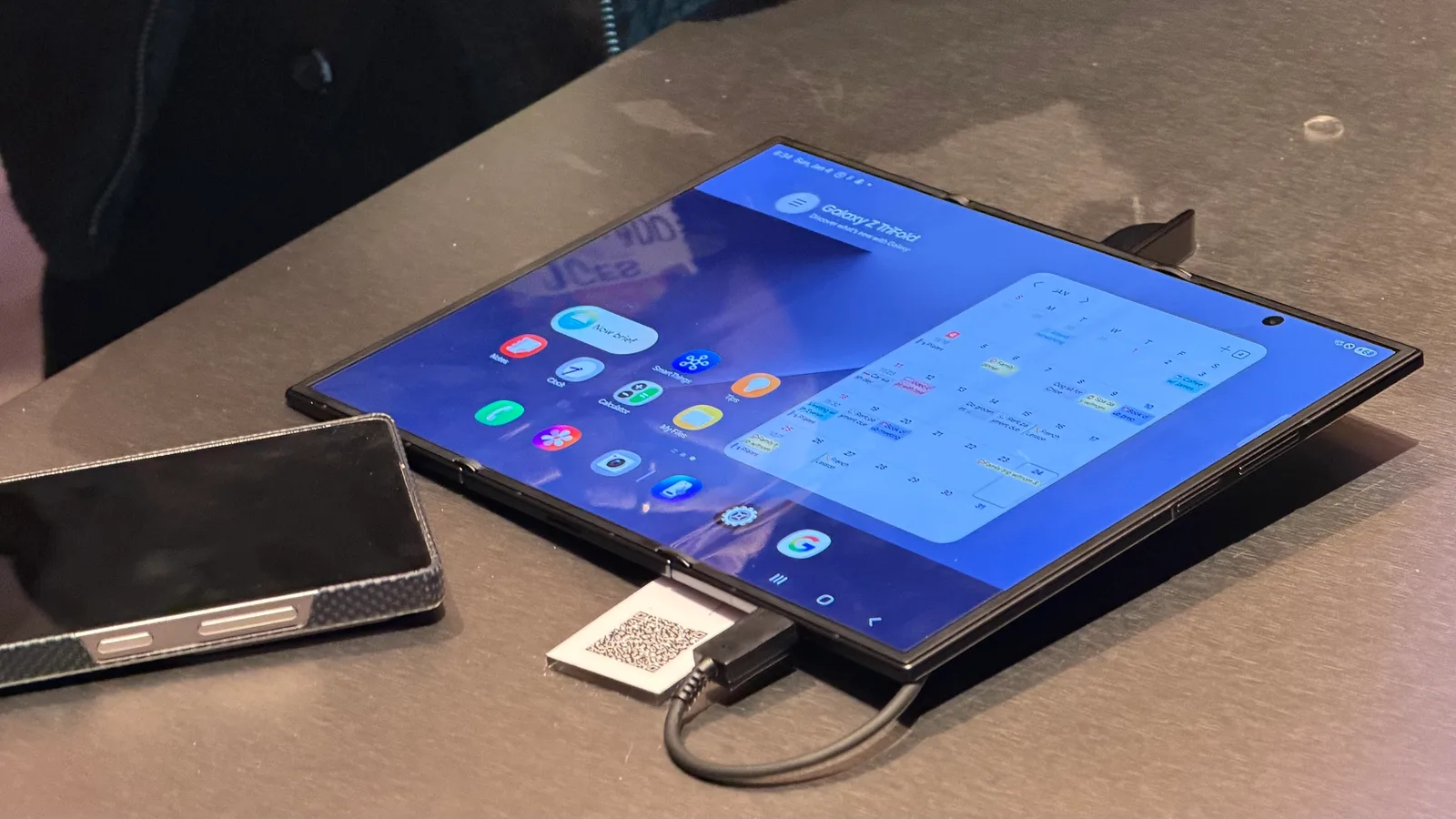 Samsung Galaxy Z TriFold, un telefon pliabil cu design inovator.