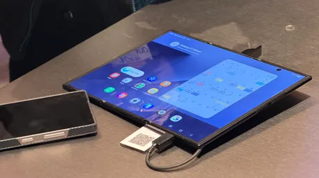 Samsung Galaxy Z TriFold, un telefon pliabil cu design inovator.