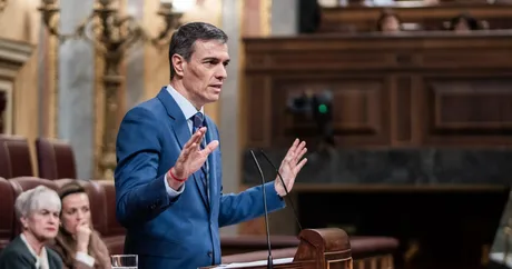 Premierul Spaniei discutând despre regularizarea migranților fără acte.