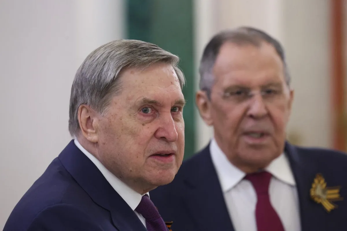Iuri Ușakov discutând despre negocierile de pace în contextul conflictului din Donbas.