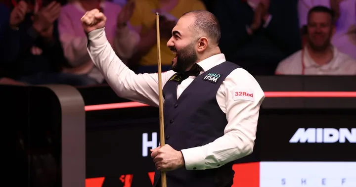Hossein Vafaei sărbătorește victoria în fața lui Judd Trump.