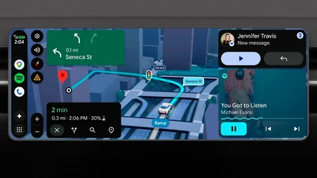 Interfața Android Auto cu navigație 3D și opțiuni multimedia avansate.