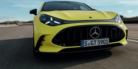 Noul Mercedes-AMG GT electric, un sedan performant și scump.