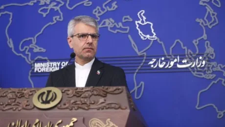 Purtătorul de cuvânt al Ministerului de Externe iranian, Esmail Baghaei, la o conferință de presă.