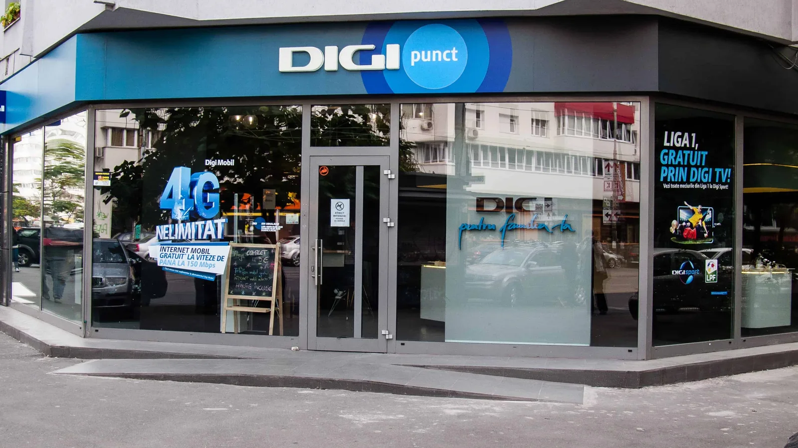 Magazin Digi Mobil cu oferte atractive pentru clienți în România.