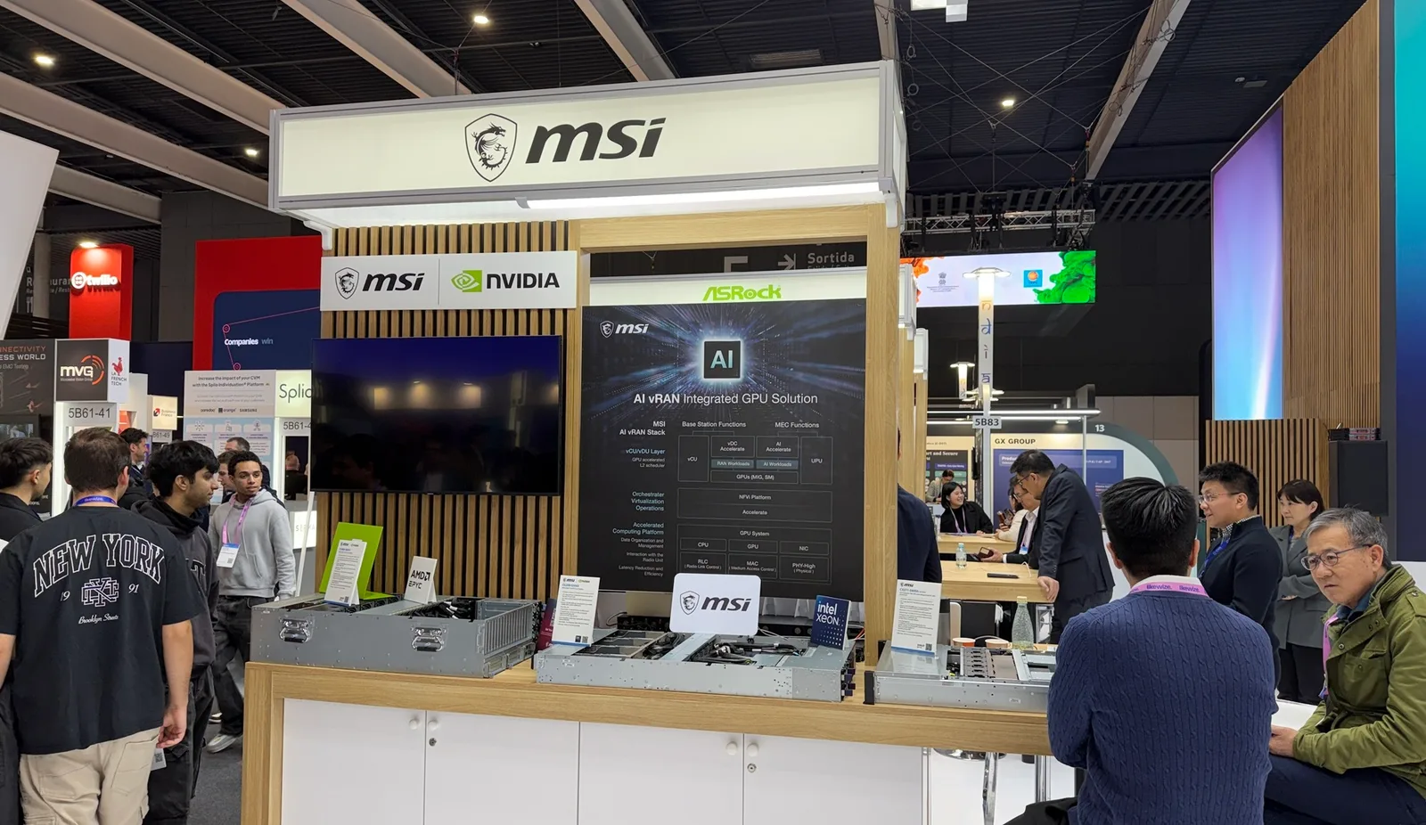 Standul MSI la MWC 2026, evidențiind soluții avansate pentru AI și telecomunicații.