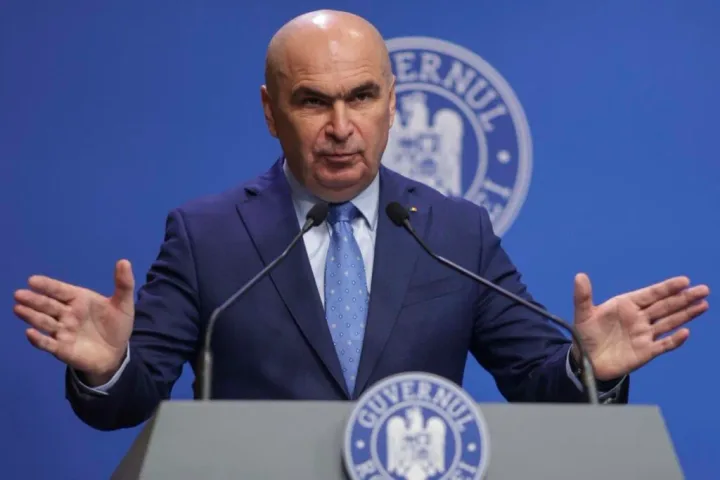 Ilie Bolojan explică motivele majorării TVA în fața camerelor de luat vederi.