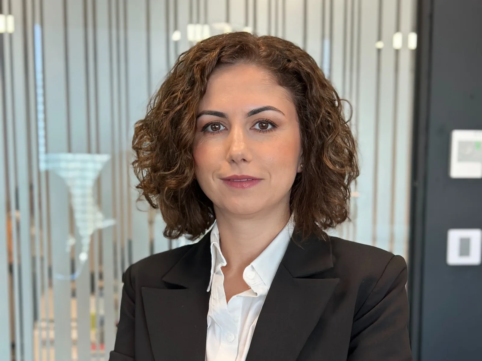 Nicoleta Bott, CEO BT Direct, discutând despre parteneriatul cu JYSK.