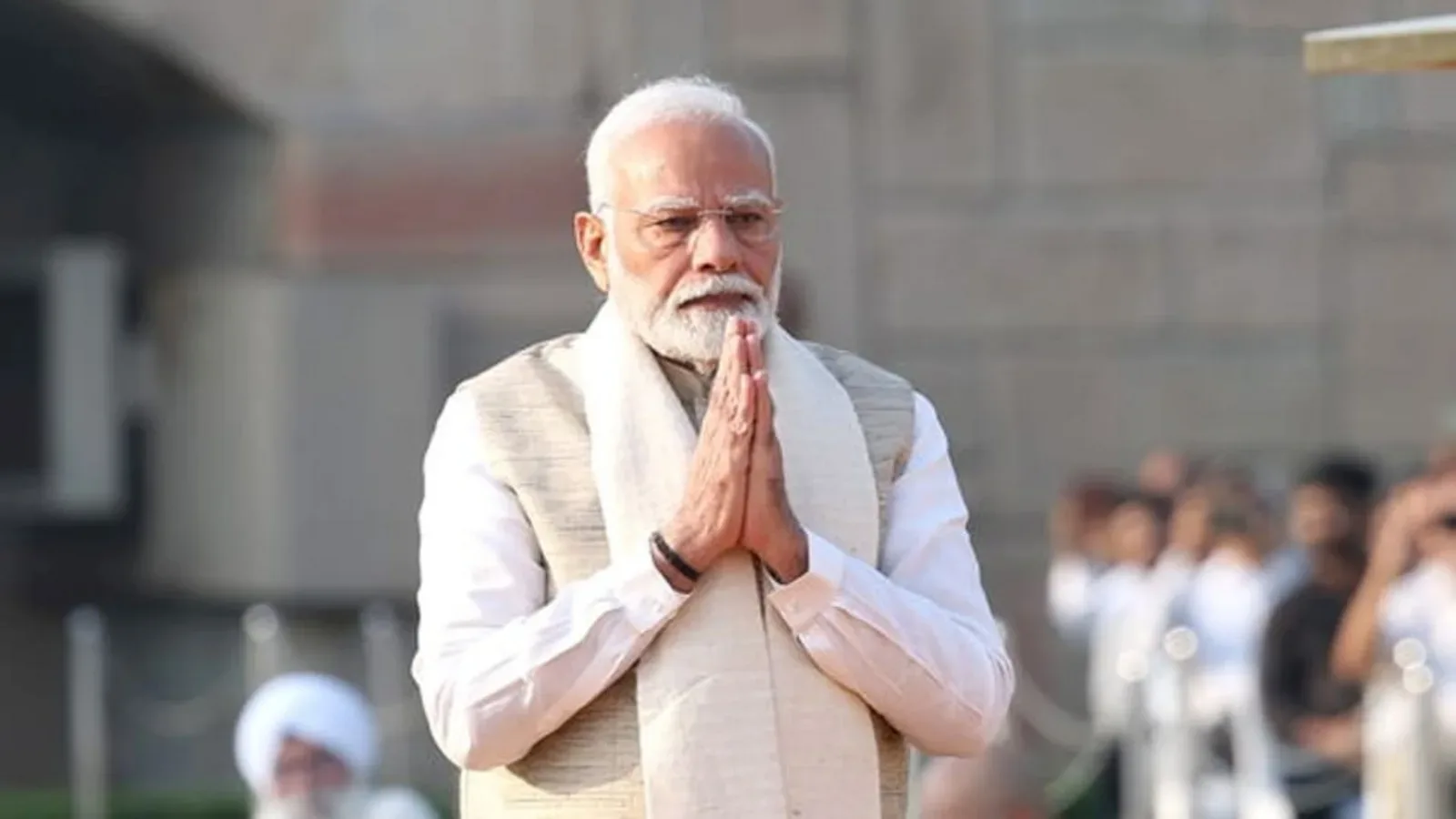 Narendra Modi salutând, subliniind importanța securității maritime.