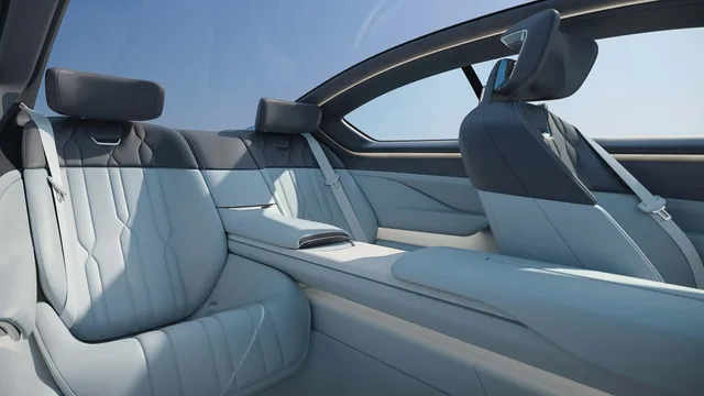 Scaunele din spate ale coupé-ului Vision BMW Alpina, cu un design sofisticat.