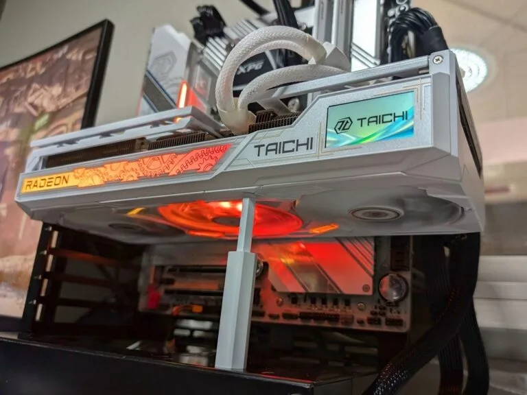 Placa video ASRock Radeon RX 9070 XT Taichi White cu design alb și ecran LCD integrat.