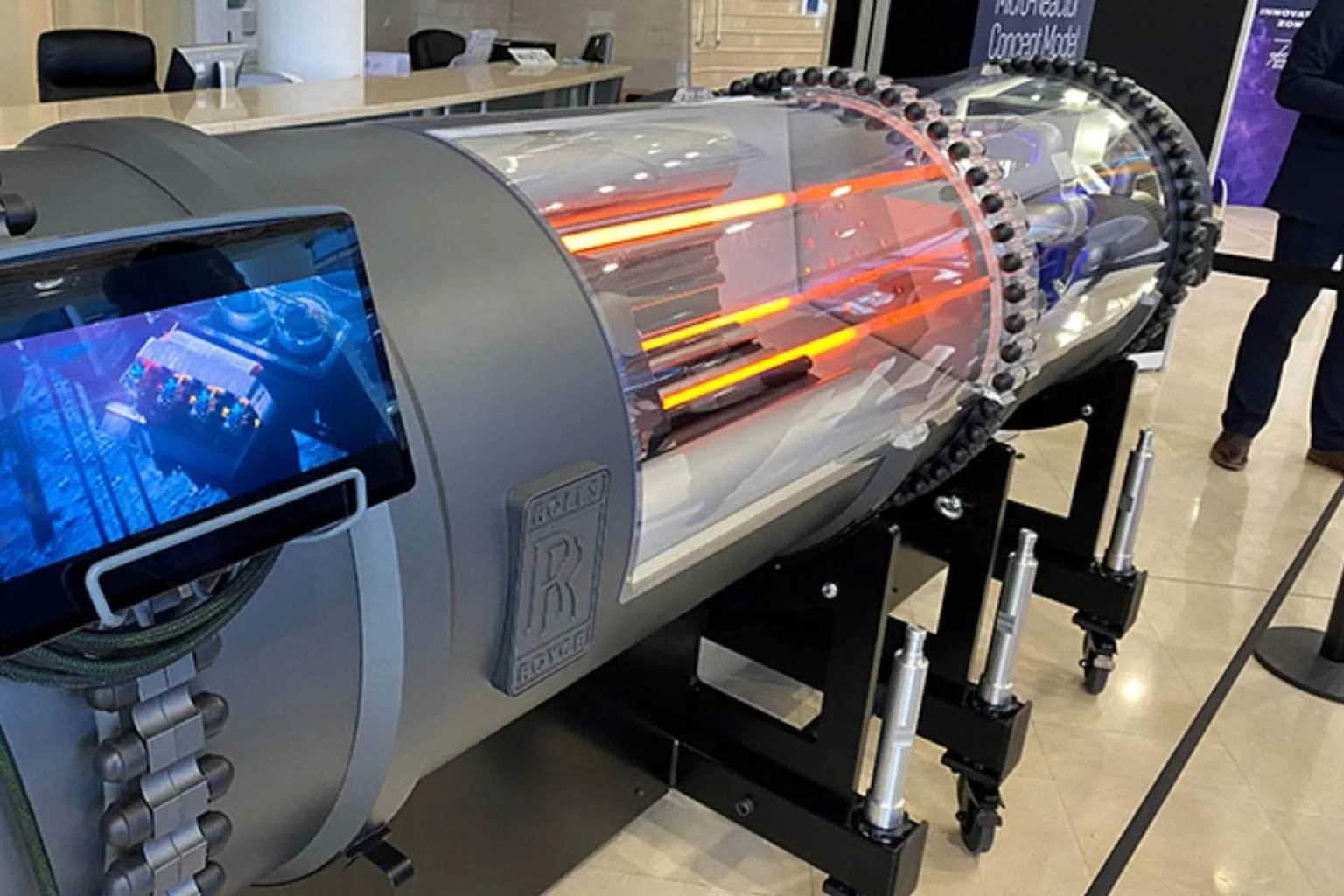 Generator de puls electromagnetic dezvoltat de cercetătorii chinezi pentru a perturba sateliții.