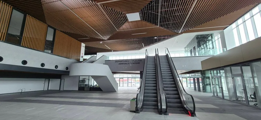Interiorul noului terminal de la Aeroportul Maramureș, modern și spațios.