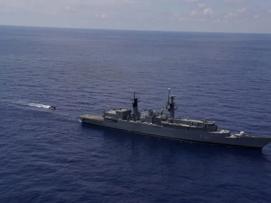 Nava militară navigând pe Marea Neagră, în contextul securității regionale.