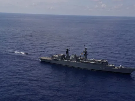 Nava militară navigând pe Marea Neagră, în contextul securității regionale.