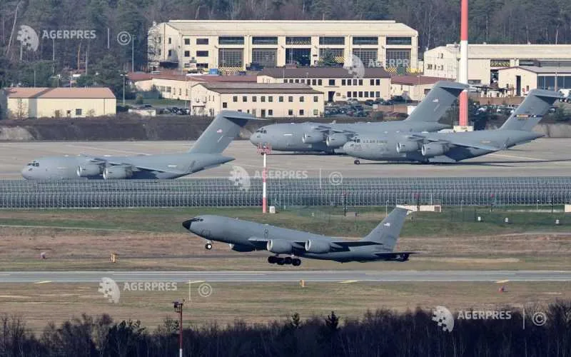 Avioane militare pe pista bazei aeriene Ramstein.