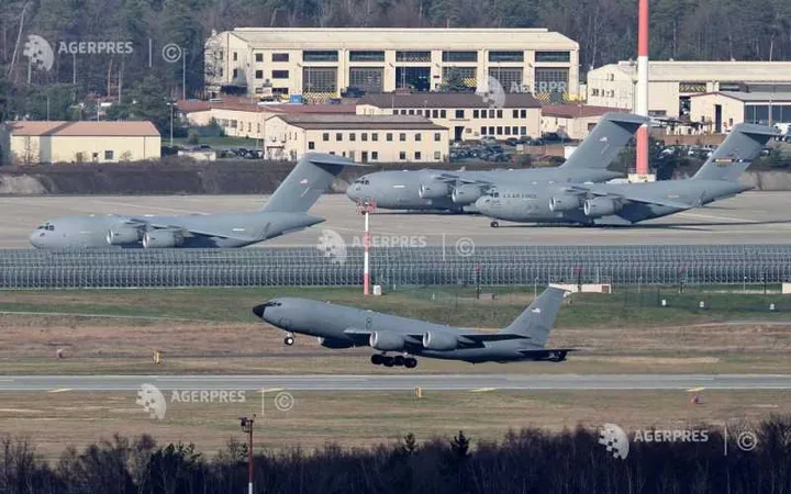 Avioane militare pe pista bazei aeriene Ramstein.