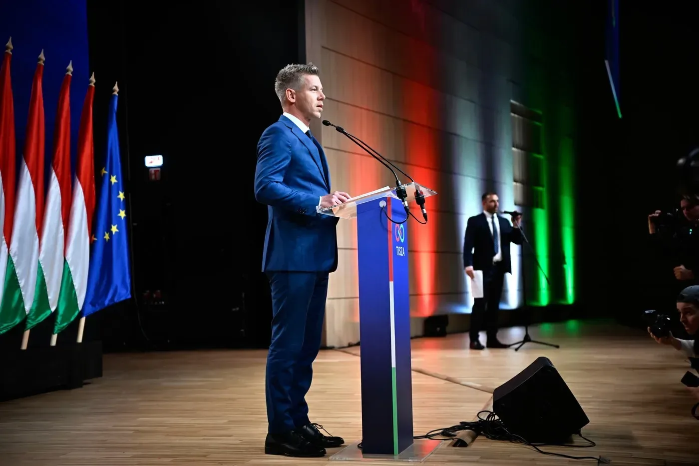Péter Magyar discutând la Parlamentul European despre fonduri UE.