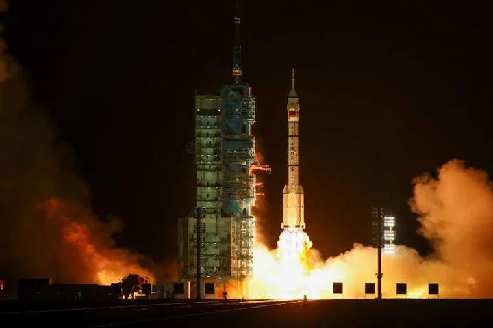 Lansarea rachetei Long March 2F pentru misiunea Shenzhou-23.