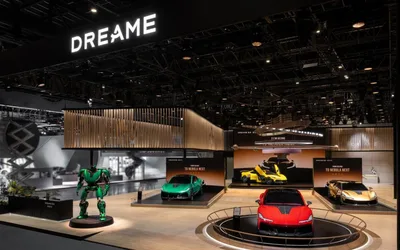 Standul Dreame la Salonul Auto Beijing, cu modele electrice de lux și tehnologie avansată.