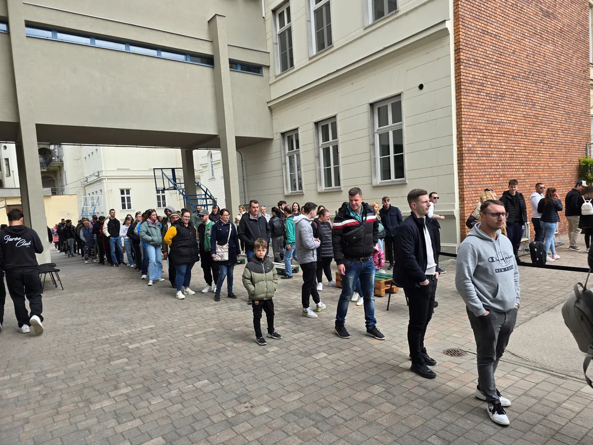 Grafic care arată prezența la vot în Ungaria între 2002 și 2026.