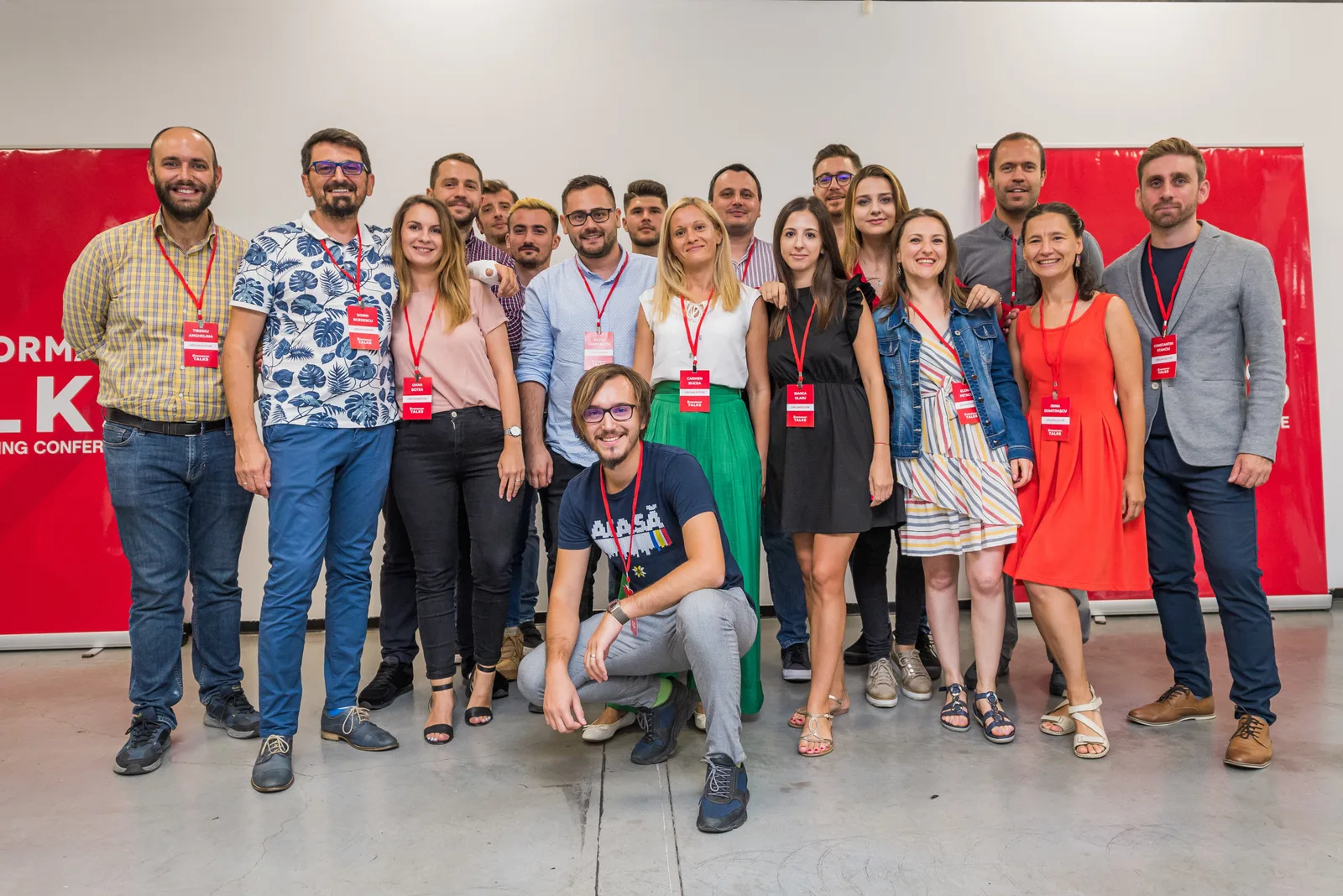 Echipa 2Performant la o conferință, pregătindu-se pentru expansiune internațională.