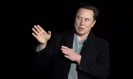Elon Musk discutând despre internetul prin satelit Starlink și costurile acestuia.