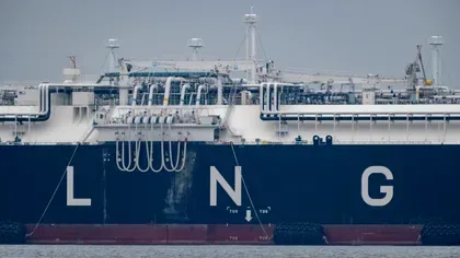 Vapor de transport maritim în portul Giurgiulești, simbol al comerțului fluvial.