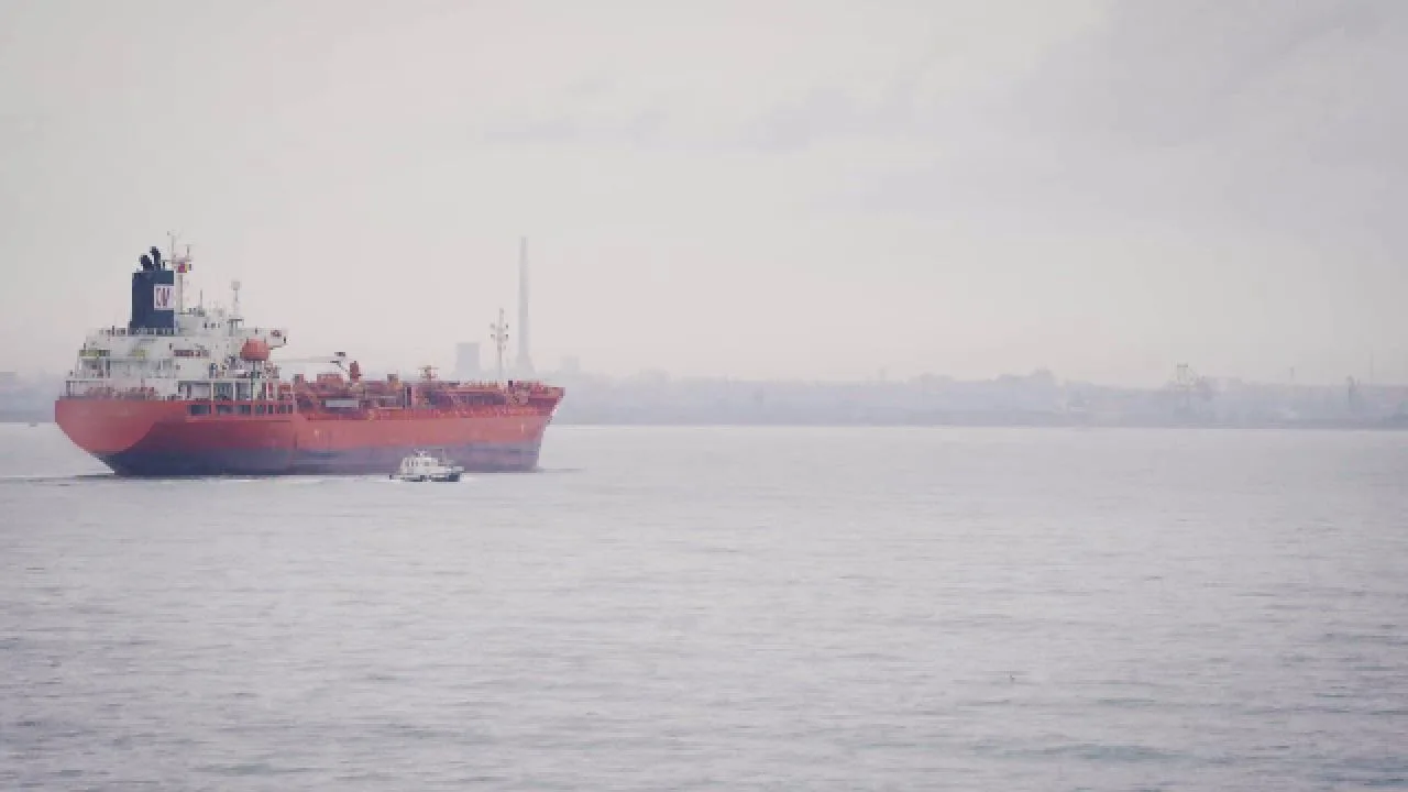 Petroliere goale navigând spre SUA pentru încărcare de petrol.