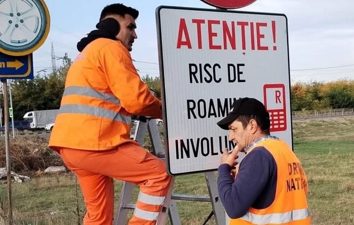 Montarea panourilor de avertizare pentru roaming în zonele de frontieră din România.