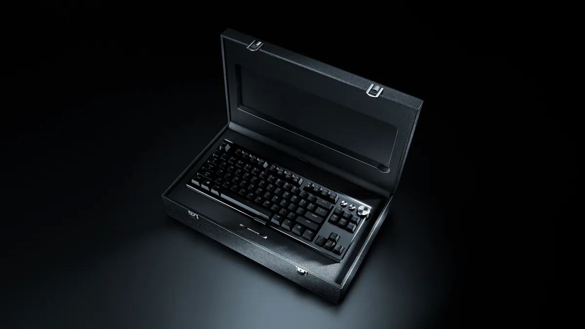 Tastatura Razer Huntsman Signature Edition într-o cutie elegantă