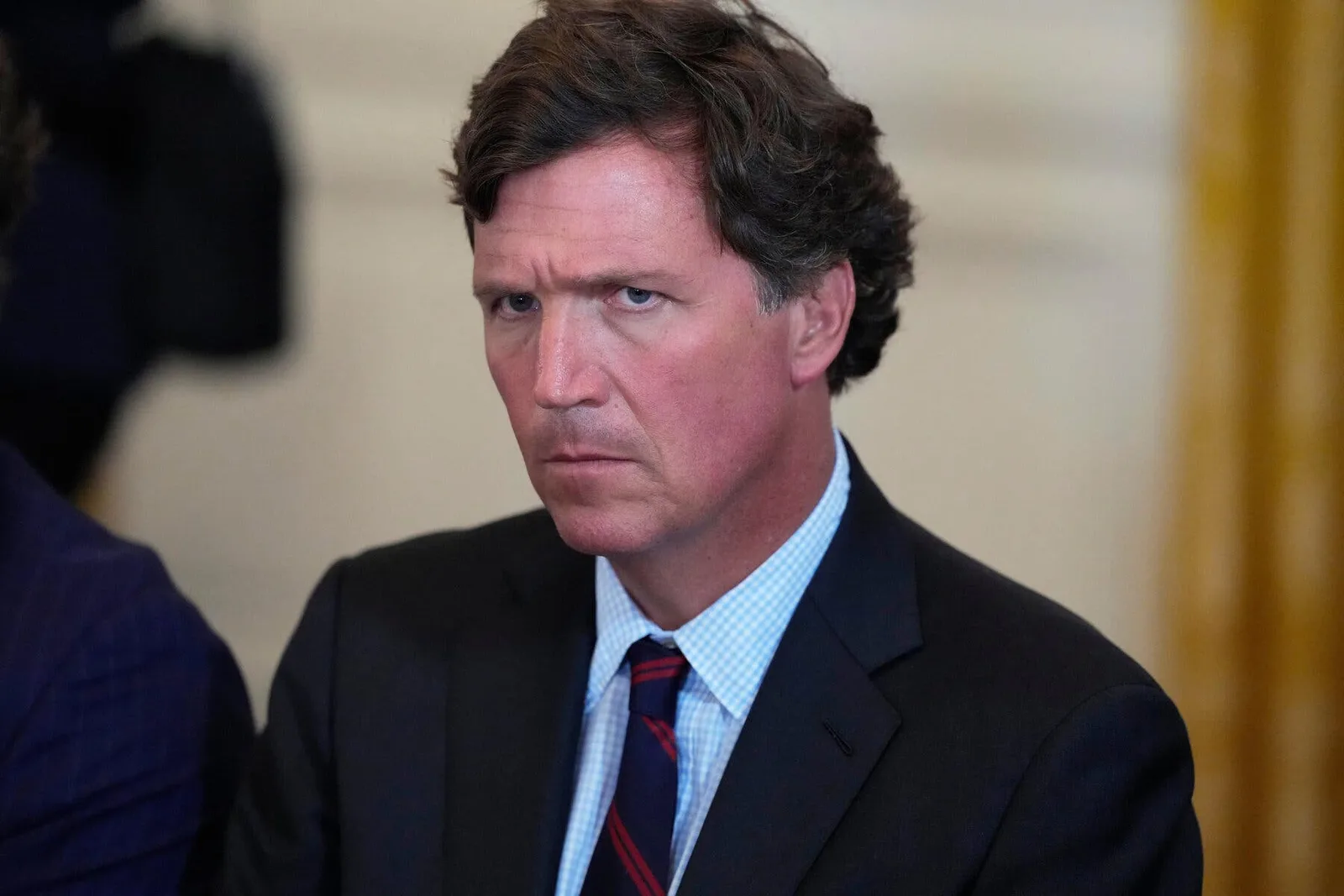 Tucker Carlson reflectează asupra alegerilor sale politice anterioare.