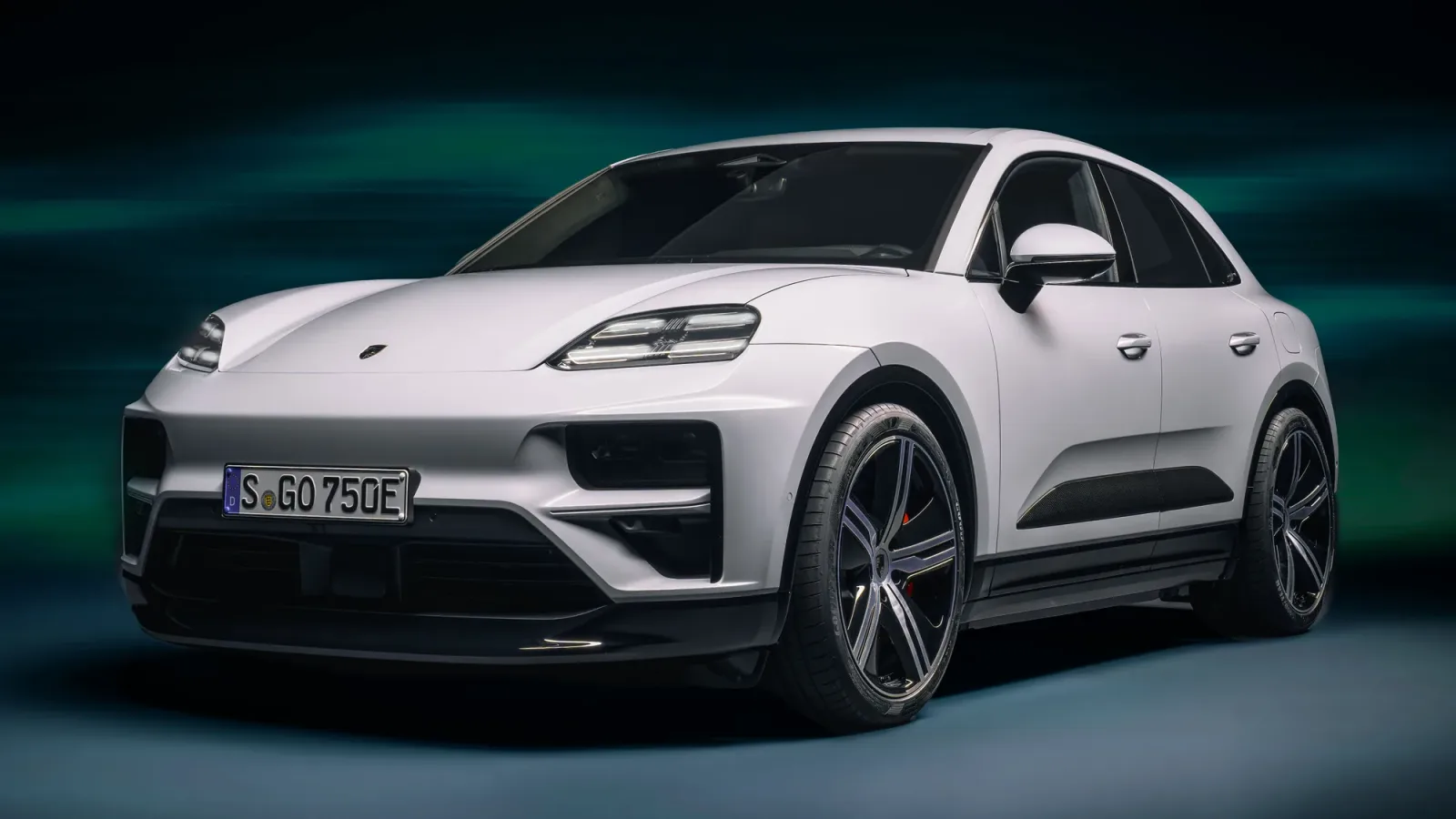 Porsche Macan electric, model modern cu design elegant și tehnologie avansată.