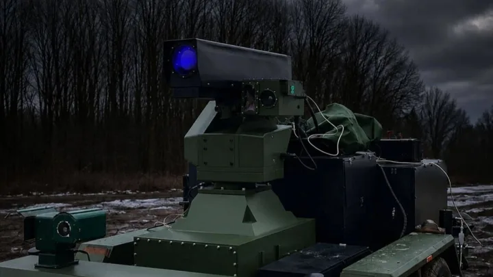 Sistem laser anti-dronă Tryzub în testare, destinat interceptării dronelor rusești.