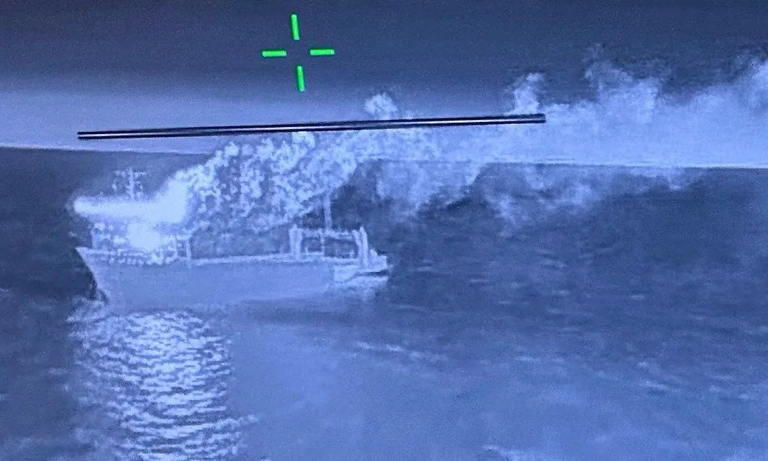 Atac asupra navelor rusești în strâmtoarea Kerci, provocând avarii semnificative.