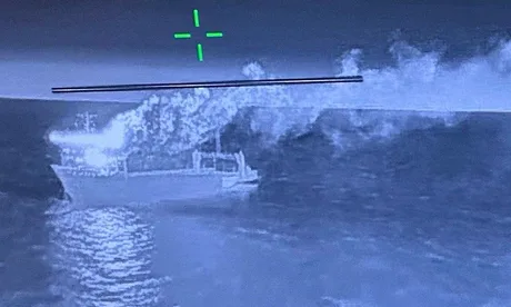 Atac asupra navelor rusești în strâmtoarea Kerci, provocând avarii semnificative.