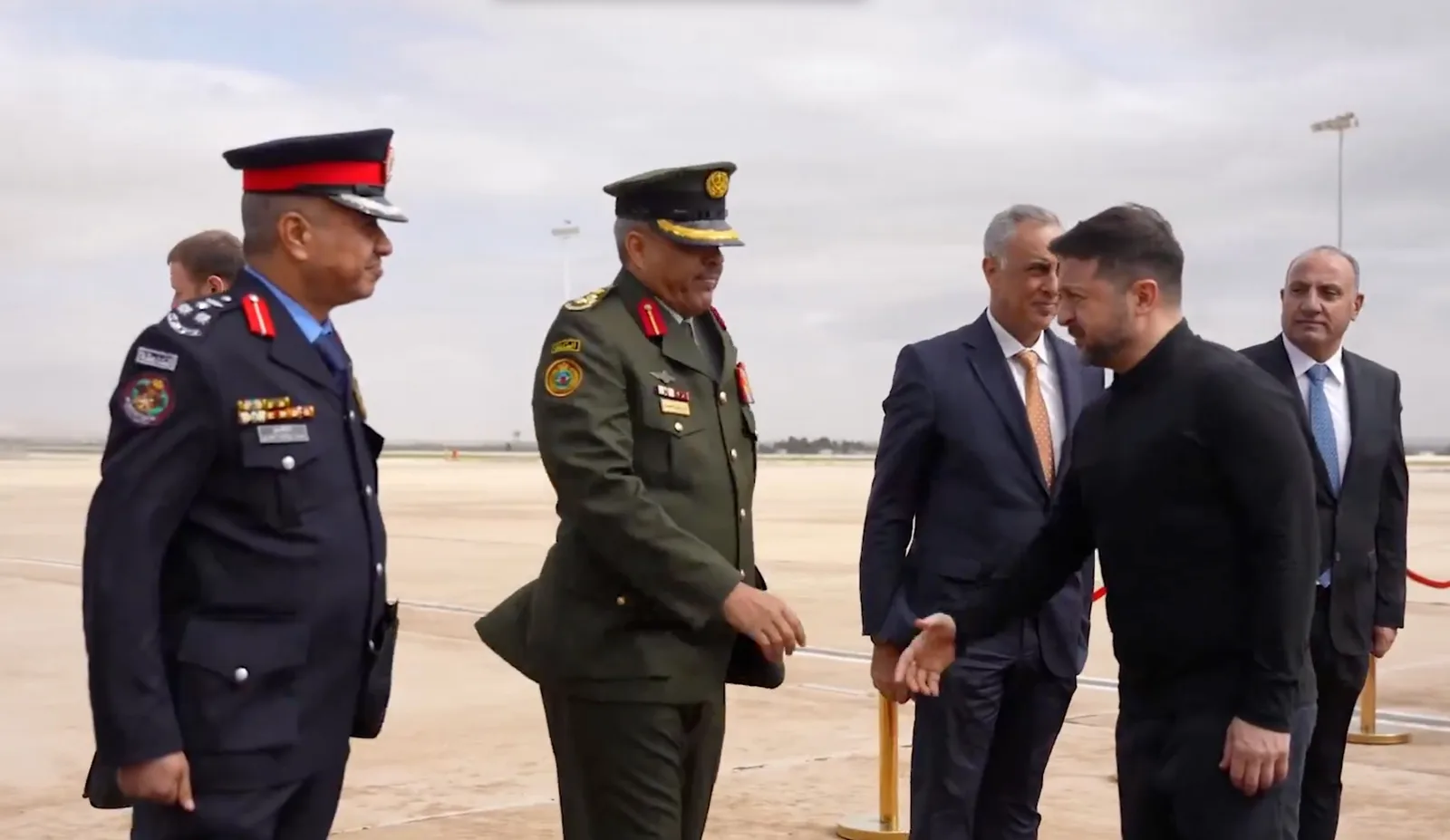 Zelenski salută oficiali în Iordania, discutând despre securitate regională.