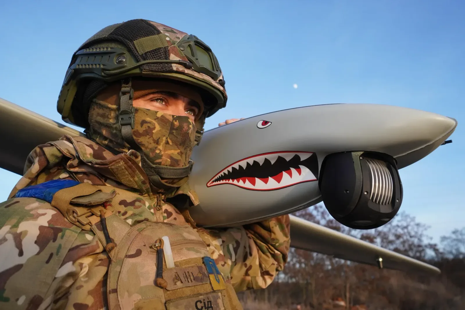 Soldat cu dronă Gheran-4, pregătit pentru lansare.