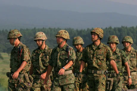 Militari japonezi în uniformă, pregătiți pentru instruire în Germania.