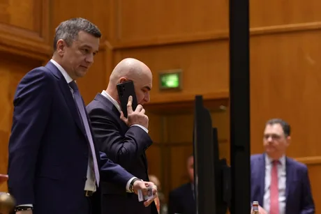 Sorin Grindeanu discutând despre riscurile economice ale României.