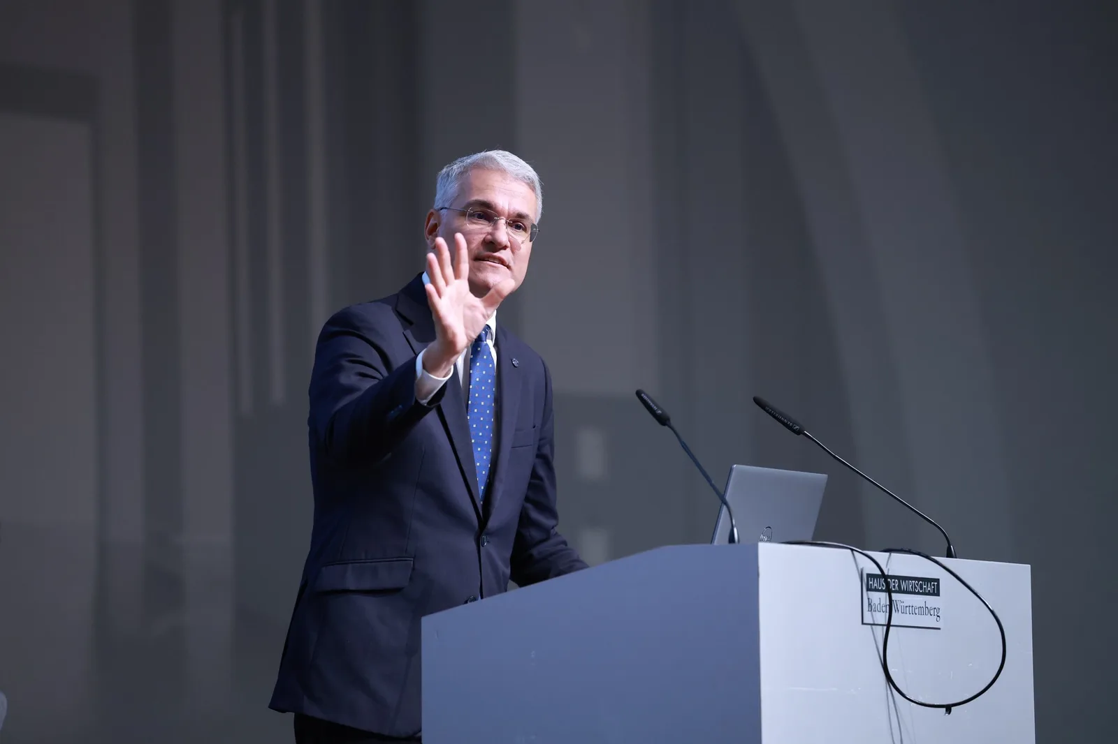 Dragoș Pîslaru discută despre riscurile financiare din cauza crizei politice.